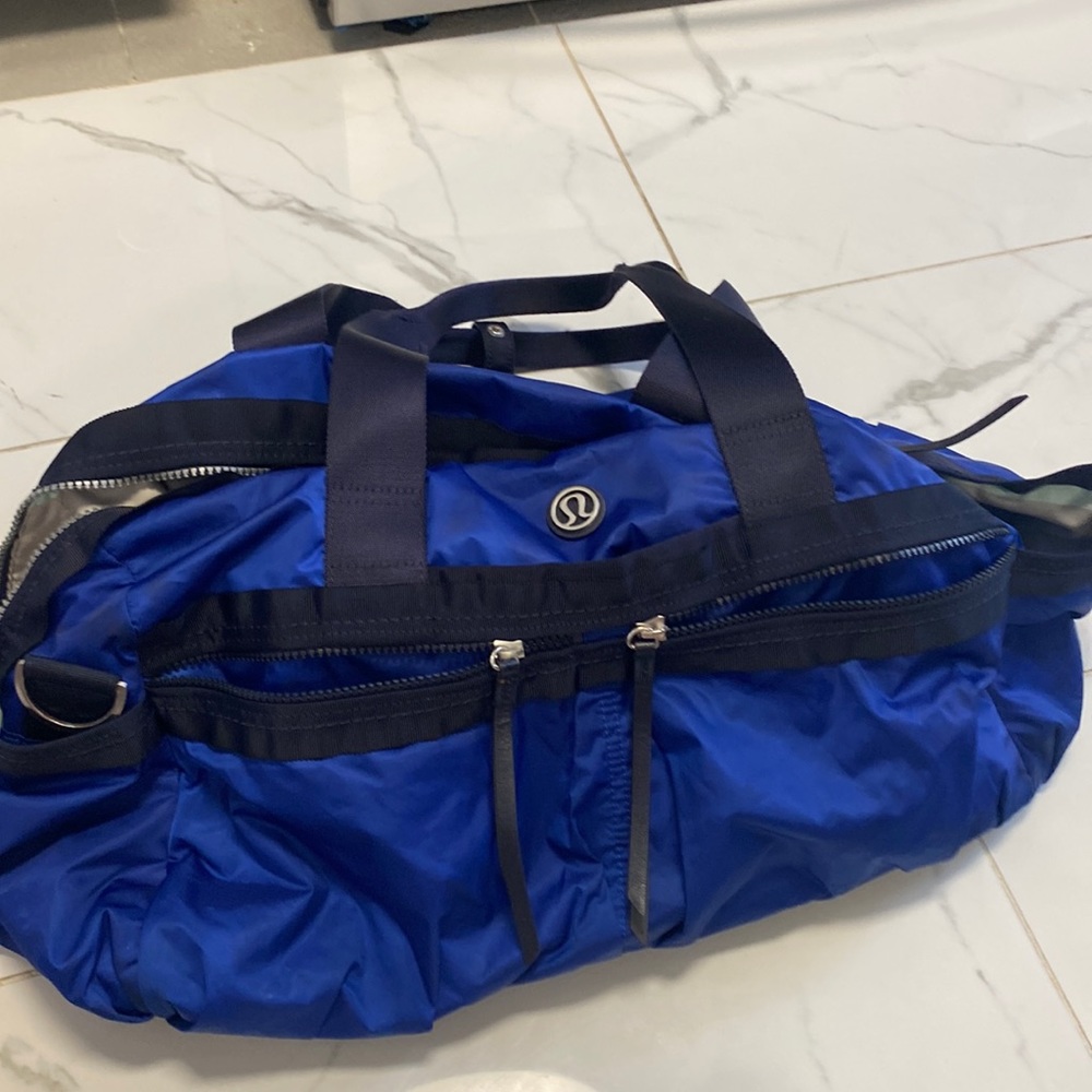 Lululemon duffel bag